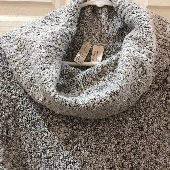 GREY TURTLE NECK SWEATER - Picture 4 of 7